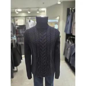 [지이크]파렌하이트 세이브존03 파렌하이트 가을 겨울 울 혼방 다크네이비 꽈배기 터틀넥 (S44372616)