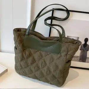 여성 패딩 백 숄더 휘뚜루마뚜루 출근 가방 카키