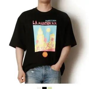 KING 시밀러룩 프린트 남자반팔티 엘에이엑시스 W98401F