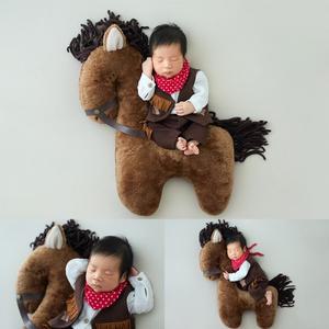 도니식 신생아 사진 소품 크리 에이 티브 큰 말 포즈 인형 아기 승마 복장 폴카 도트 스카프 스튜디오 촬영