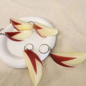 빨강 사과 키링 소품샵 WFH9Y94