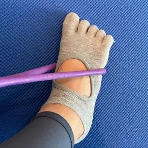 홈트 필라테스 발가락 양말 연그레이