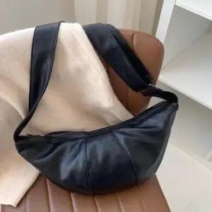 ch3337 여성 캐주얼 반달 숄더 크로스백 여행가방 캐주얼크로스백