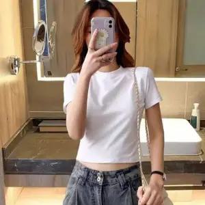 여성 짧은 기장 캐주얼 스타일리쉬 크롭 반팔티