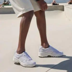 남성 심플 푹신한 키높이 스니커즈