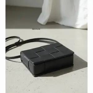 BOTTEGA VENETA 인트레치아토 스몰 카세트백 숄더 크로스백