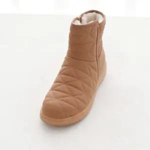 [롯데백화점]원더슈즈 트러플 통굽 어그누빔 털 안감 방한 숏부츠 5CM BD-W74