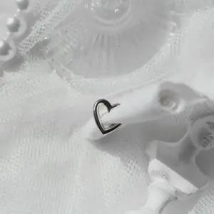 ONM 하트 귀찌 귀걸이 볼드 이어커프