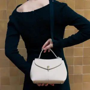 [롯데백화점]조이그라이슨 주피터 사첼백 스몰 LW5SB4720_KM