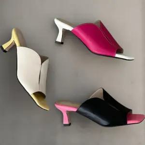 여성 클래식 컬러 블록 가죽 트임 사각코 로우힐 뮬 샌들