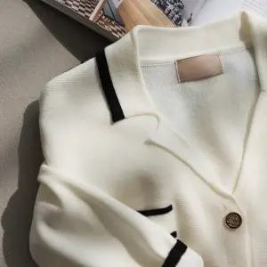 (안나앤플러스) 골드버튼 배색 가디건[가디건BUC56] 빅사이즈