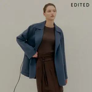 [25FW 최신상] 에디티드 핸드메이드 하프 코트(25FW)