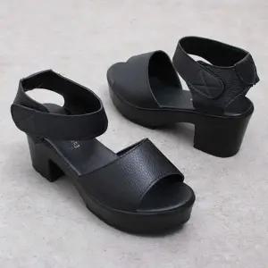 여성 통굽 샌들 뮬샌들 유니크 디자인 굽없는 2컬러 스타일 (WFJ4ZO3)