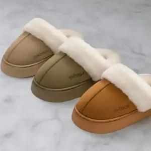 [옷자락]여성 미니멀 로고 포인트 통굽 퍼 슬리퍼