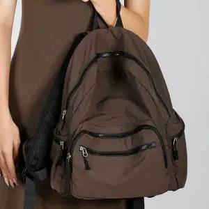 [하프클럽/]다용도 포켓 생활방수 에어팟수납 데일리 패션 백팩