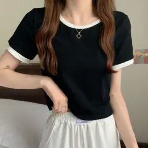 [하프클럽/]크롭 반팔티 여성 이너 데일리 심플 투톤 레귤러핏