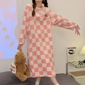 (색상 딸기)잠옷원피스 여성 여자 겨울 극세사 딸기 수면 잠옷 홈웨어 원피스