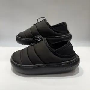 [크록스]  클래식 퍼프 모크 키즈 210589-060