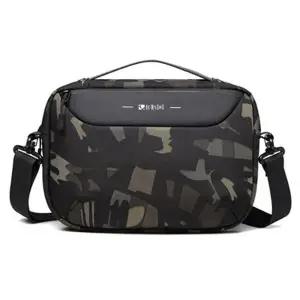 [셀러허브][라일리] Rly 남성 손가방 작은 쇼퍼백 캐주얼 메신저백 카모 가방 (S9548647)