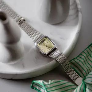 [카시오]아나디지 레트로 남녀공용 커플 메탈시계