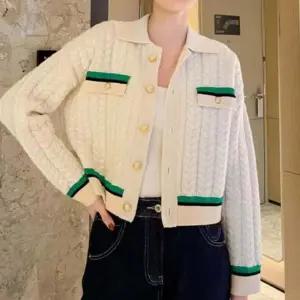 여성 꽈배기 무늬 배색 포인트 니트 가디건 가디건