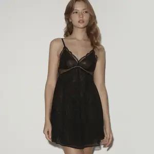 에블린 MbyE 로맨티크 시스루 레이스 슬립 블랙 EBFLFA125H19SG