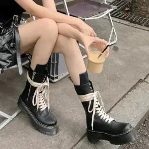 여성 블랙 시크 하이 미들 스트릿 레이스업 워커부츠