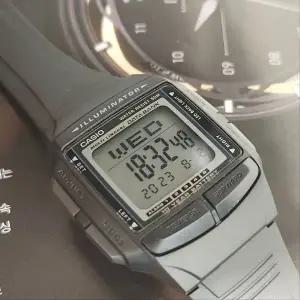 [카시오]데이터뱅크 레트로 전자시계 사각 스포츠 시계
