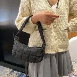 신상 여성 미니 숄더백 누빔 토트백 겨울 데일리 가방 겨울퍼가방 겨울가방 털가방