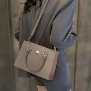 여성 출퇴근용 가죽 사각 크로스백