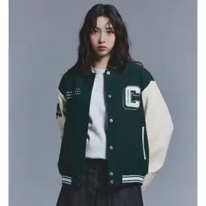 [롯데백화점]클라이드앤 여성 누빔 바시티 야구점퍼 FODJP931F