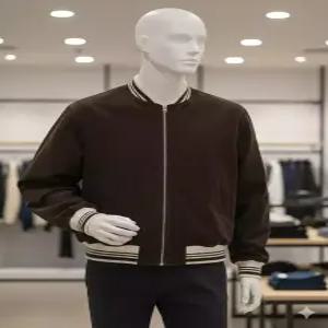 마뗑킴 matinkim COATING STADIUM JUMPER FOR MEN IN DARK BROWN