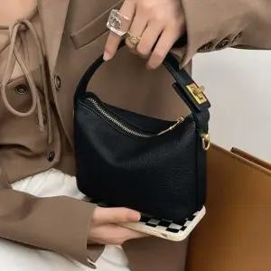 데일리백 학생가방 핸드백 숄더백 버클 크로스백 패션가방 크로스백 학생가방 메신저백