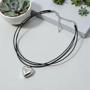 카라걸스 통통하트 가죽 초커목걸이 CH214