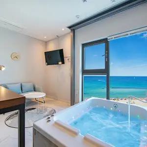 강릉 위펜션(안목 커피거리)