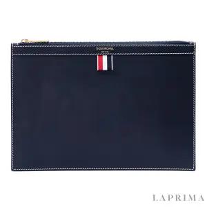 [롯데백화점]톰브라운 라프리마 톰브라운 RWB 탭 로고 레더 클러치 MAC019LL0044-415