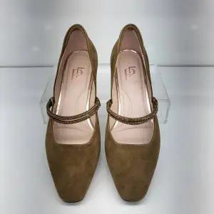 [에스콰이아]여성 주얼 스톤 메르제인 펌프스 PFCFHP508-2_KJ