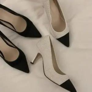 [셀러허브]여자 미니멀리즘 출근룩 콘트라스트 하이힐 (S12526057)