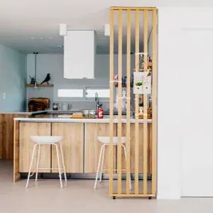 우드톡 설치가 쉽고 연결이 깔끔한 스트라이프 간살 가벽 파티션 공간분리 칸막이 가림막