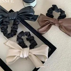 [셀러허브]여자 리본 FW 셔링 아방가르드 레더 머리끈 (S27170920)