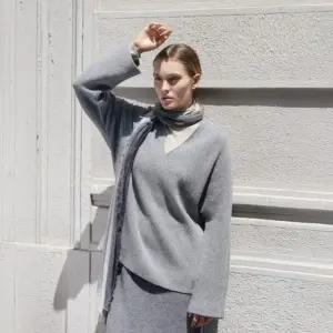 [쏘울]라쿤 이중직 브이넥 풀오버