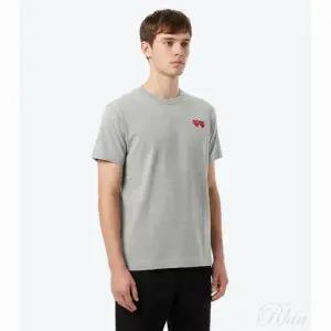 꼼데가르송 25 더블하트 와펜 반팔티 AX T226 051 3 / AZ P1T226