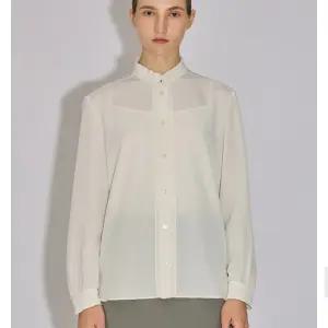 [쉬즈미스]프릴넥 블라우스_SWWBLO41010