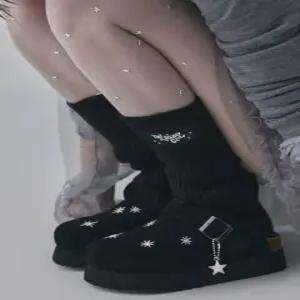 오찌OTZ 오찌x로파서울 토피 스웨이드 클로그 FLOTFA3W49