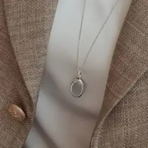 여자 데이트룩 오닉스 백옥 원석 실버 롱 목걸이