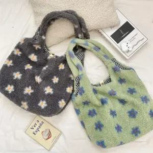 [라일리] Rly 러닙 여성가방 데일리 미니백 데이지 보송보송 2