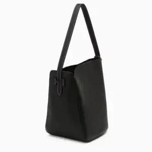 [NS홈쇼핑][헤지스ACC] HIBA6E357BK 엣지백 시그니처 블랙 레더 숄더백 M[35657001]