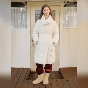 [올리브데올리브]통통이 벨트장식 볼륨카라 롱다운 점퍼 OP5WMB03_s