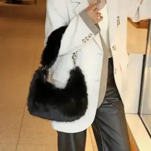 미콘 22930 여성 데일리 미니 페이크 퍼 털가방