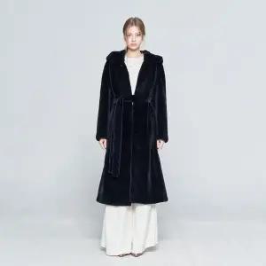 사바티에 브랜드관 플럭밍크 후드 롱 코트 (L24310SS)